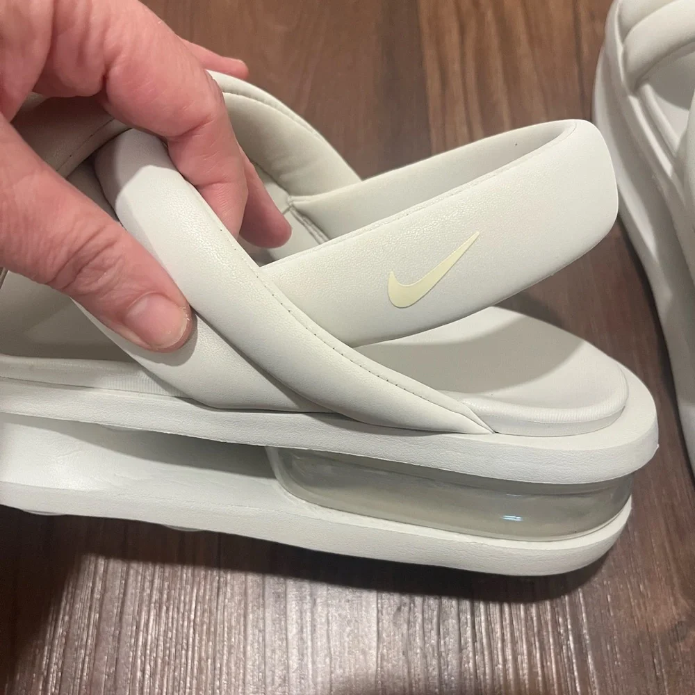 Nike Air Max Isla Sandal Summit White Phantom (Women's) Size 8